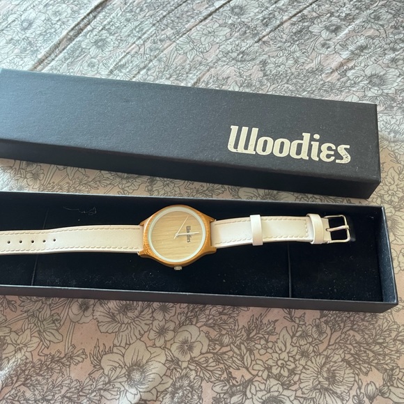 Watch - Picture 2 of 3